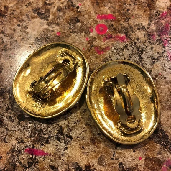 Berell Women Clip On Earrings - Picture 5 of 5